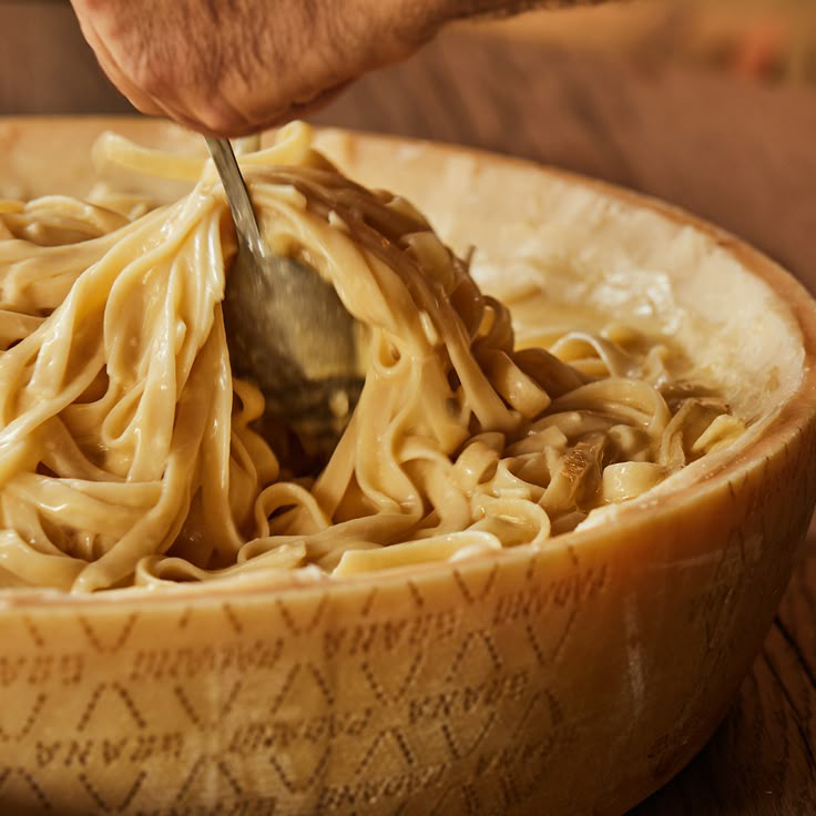 Parmesan Tekerinde Fettucini Alfredo Etkinliği